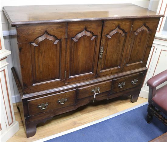 An oak low cupboard, W.143cm